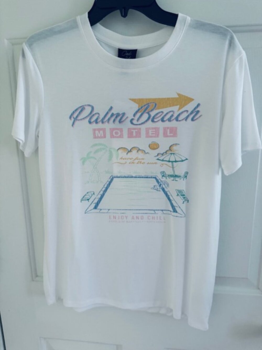 NWT Oak & Trellis Palm Beach Motel Graphic Tee White Size XS Retail $38